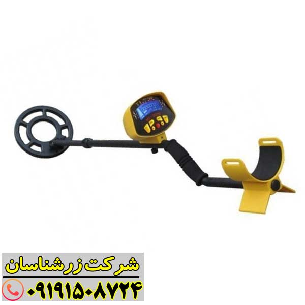 کاوشگر حرفهای در حال استفاده از فلزیاب اسنایپر در محیط طبیعی 09191508724